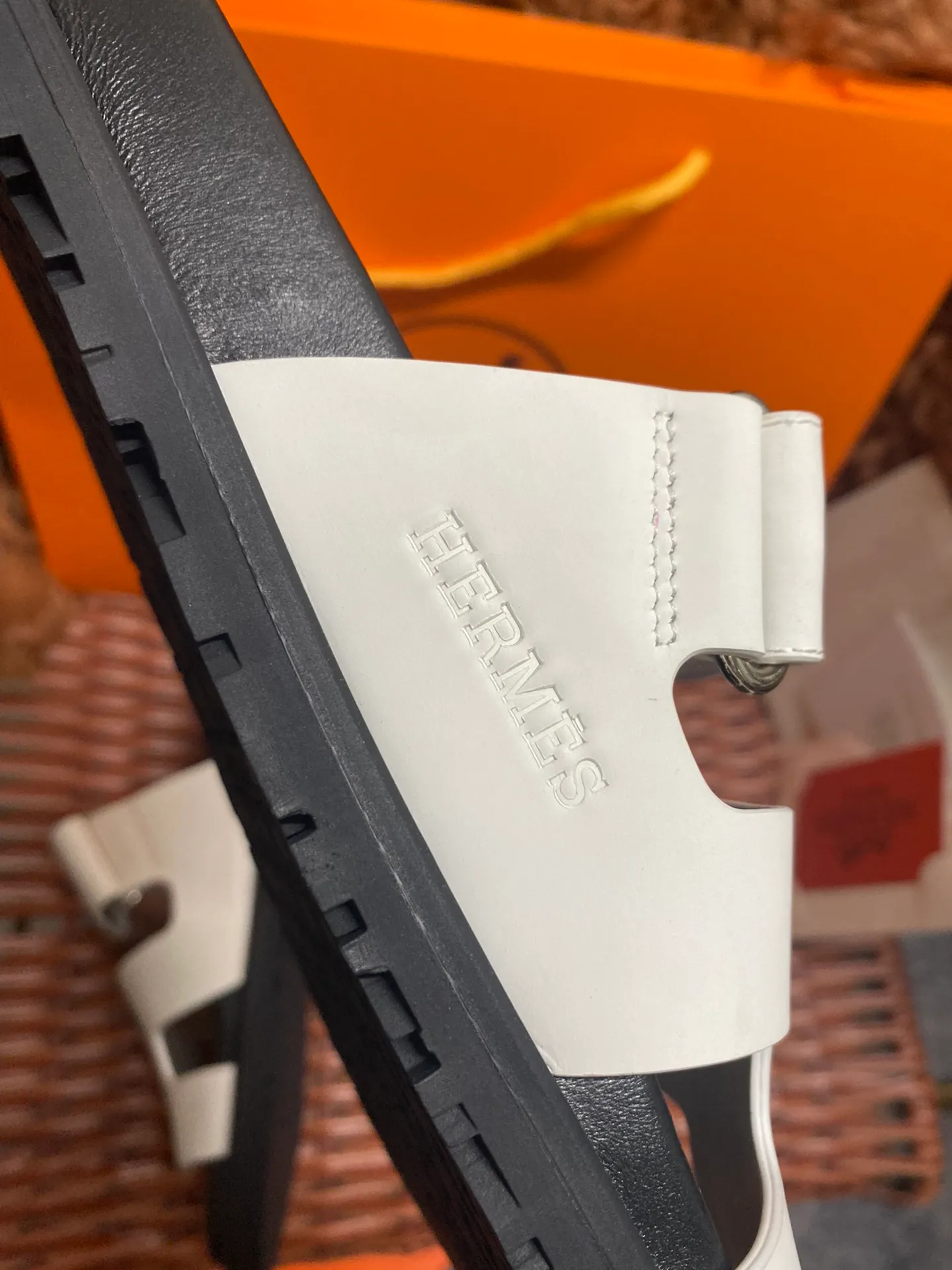 👟👟Ex-factory price 480👟👟 Women's Shoes Women's Clothes Women's Shoes Women's Clothes Women's Shoes Factory H HERMES Men's and women's same style, the couple's second uncle shoes that have become very popular recently - sandals, paired with various colorful socks, very popular ✅Upper: imported mixed sheepskin, deerskin ✅Inner lining: imported mixed sheepskin ✅Outsole: T👟👟Ex-factory price u non-slip and wear-resistant outsole ✅Size: Female 35-42. Male 38-46